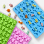 Načítať obrázok do zobrazovača galérie, Silikónová forma na gumených dinosauríkov s pipetou  - zelená
