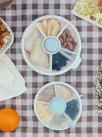 Načítať obrázok do zobrazovača galérie, Göbe Spinner FLIP (malý) - boxík s tlačidlom pre najmenších s 5 priehradkami modrá
