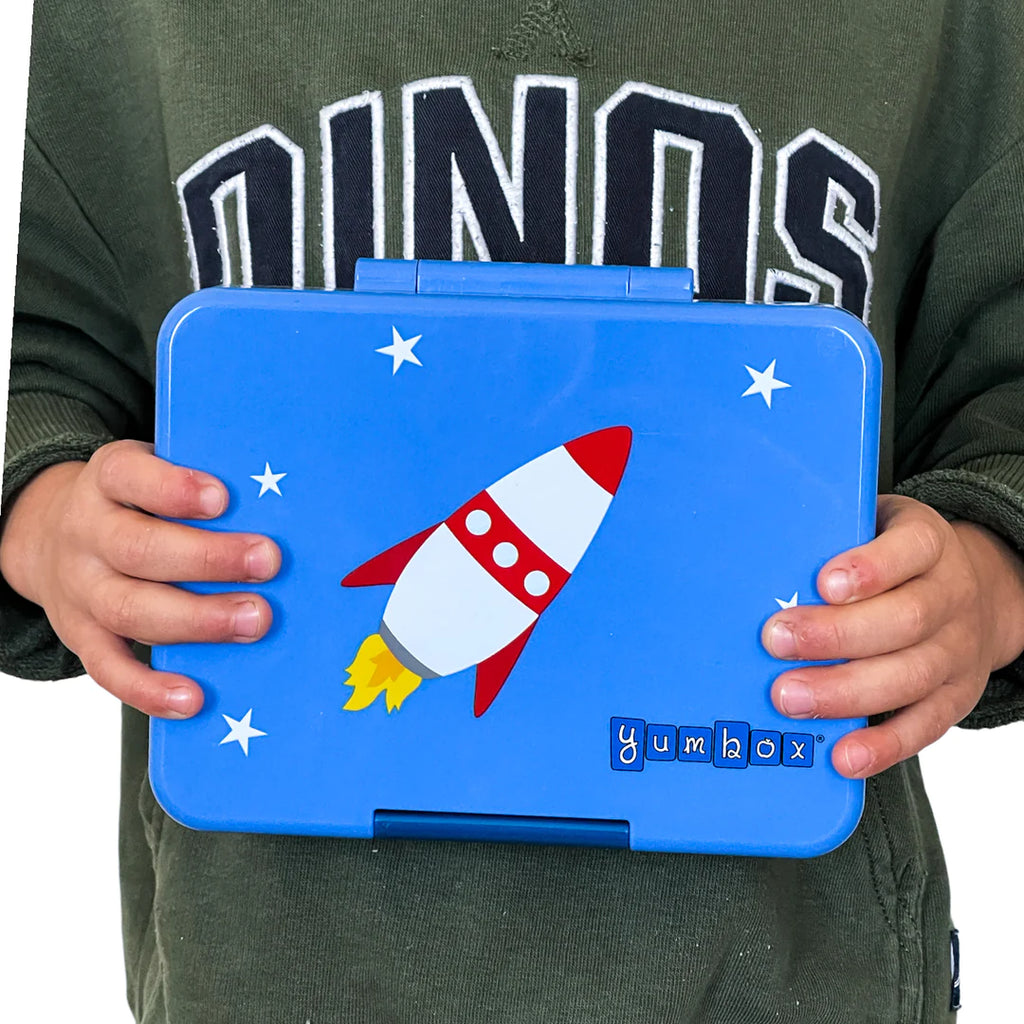 Yumbox Snack 3 oddelenia pravá modrá s potlačou (raketa)