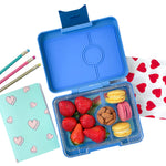 Načítať obrázok do zobrazovača galérie, Yumbox Snack 3 oddelenia pravá modrá s potlačou (obláčiky)
