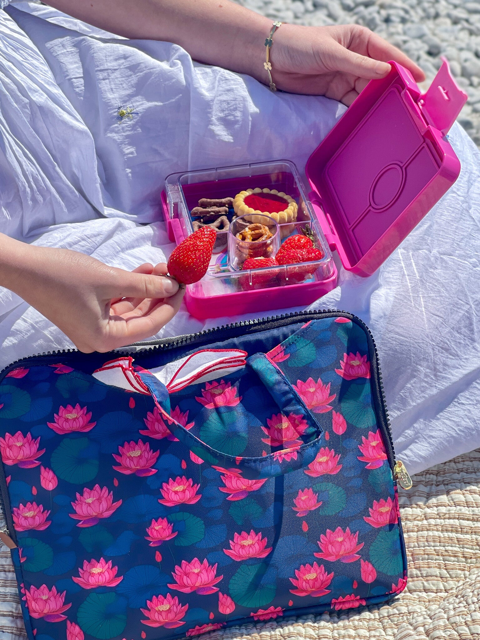 Yumbox POCHE termo izolačná taštička na lunchbox s ušami - Lotus