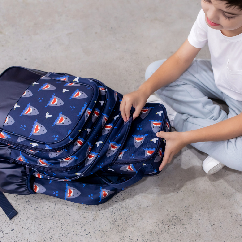 MontiiCo - Školský ruksak ŽRALOKY len 700g!