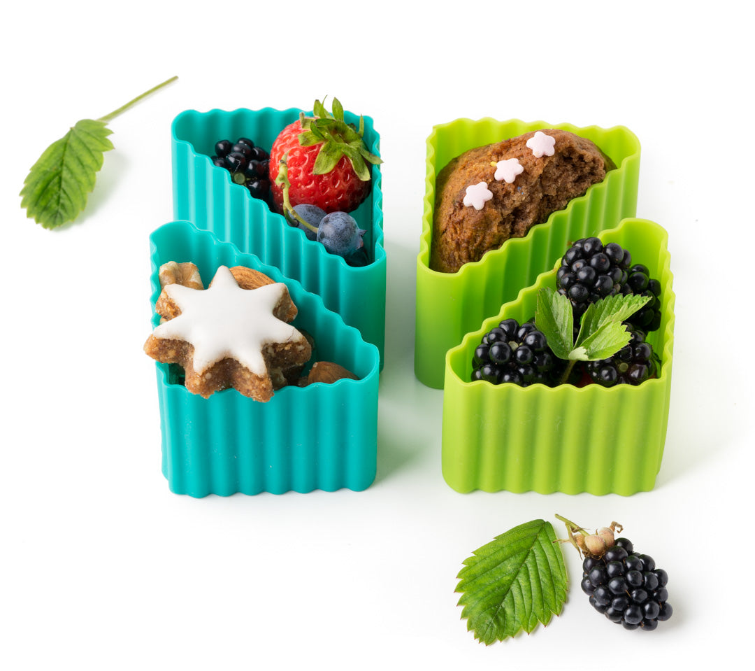 Sada 4 silikónových formičiek pertrolejovo jablková Lekkabox - trojuholníky
